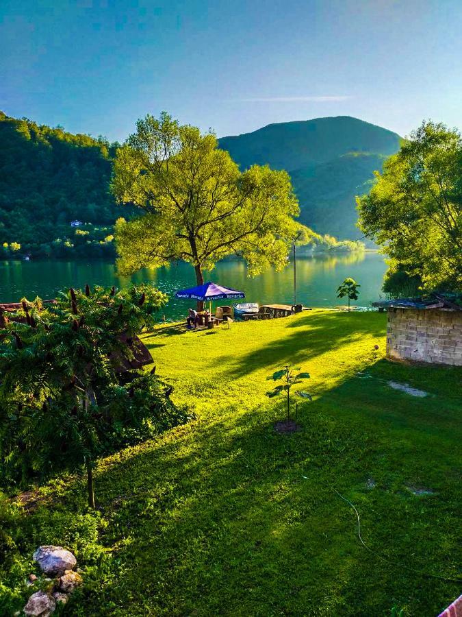 فندق يايتشهفي  Lake House Krndija المظهر الخارجي الصورة